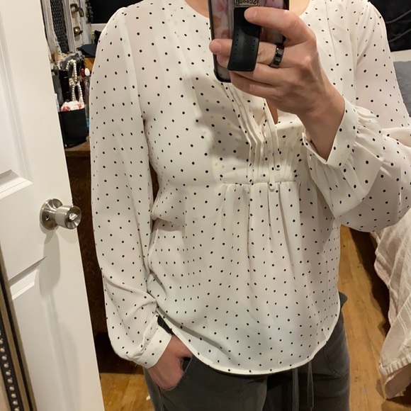 Ann Taylor LOFT Polkadot flowy blouse EUC - Picture 9 of 10